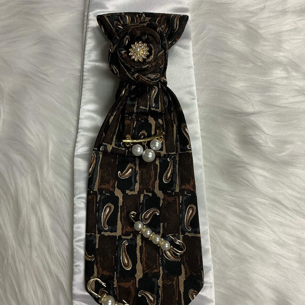 Elegant Brown Paisley Tie with Gold Accents